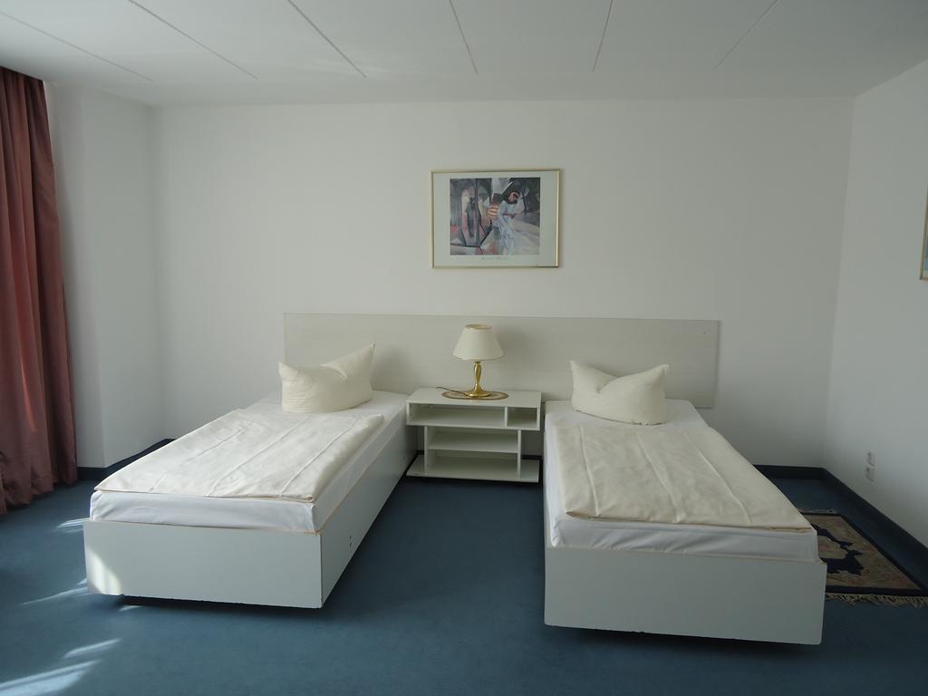 Hotel Kubrat Am Checkpoint Charlie Berlin Phòng bức ảnh