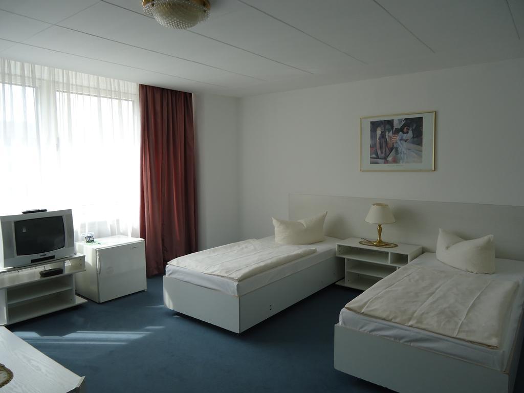 Hotel Kubrat Am Checkpoint Charlie Berlin Phòng bức ảnh