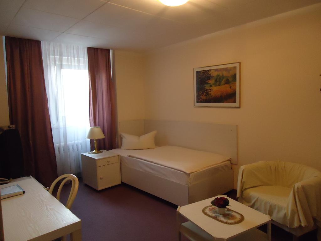 Hotel Kubrat Am Checkpoint Charlie Berlin Phòng bức ảnh