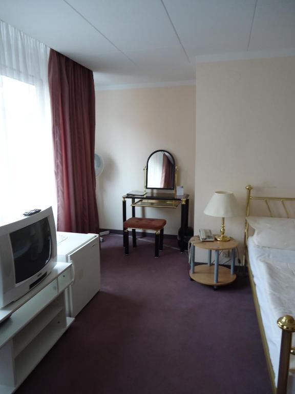 Hotel Kubrat Am Checkpoint Charlie Berlin Phòng bức ảnh